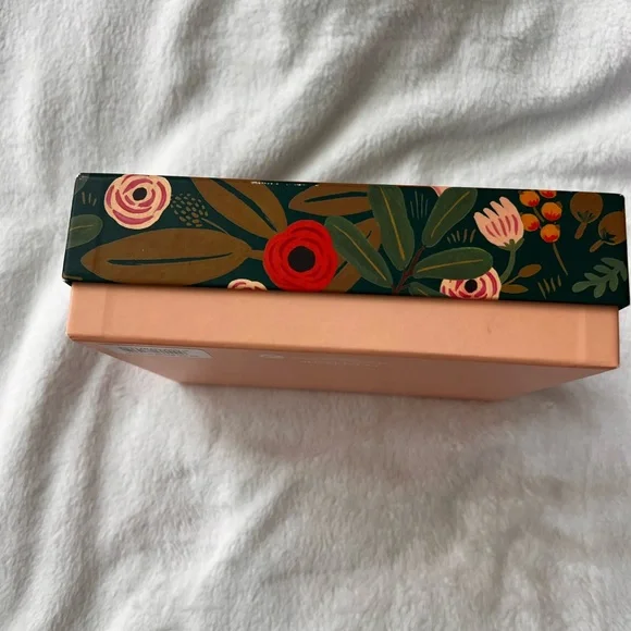 RIFLE PAPER CO. + L'OCCITANE EN PROVENCE colaboration product Box - Picture 4 of 11